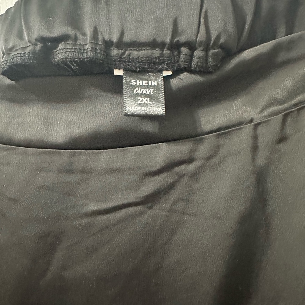 Black silk skirt - Picture 2 of 2